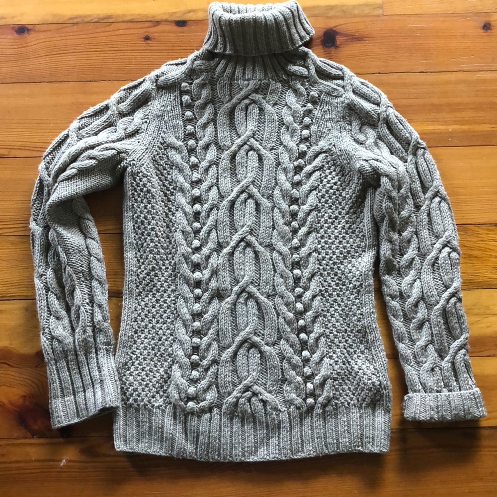 Women’s turtleneck sweater.
